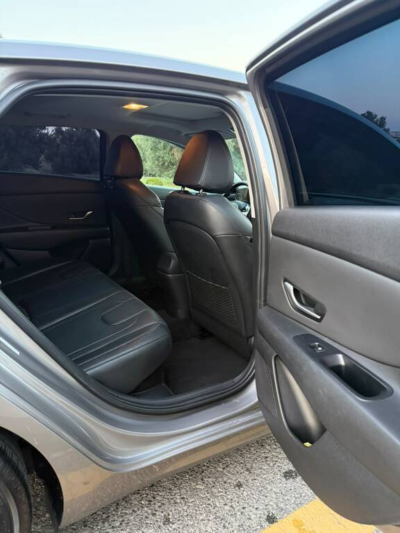 2022 Hyundai Elantra, 1.6L, 79270km - Image 11