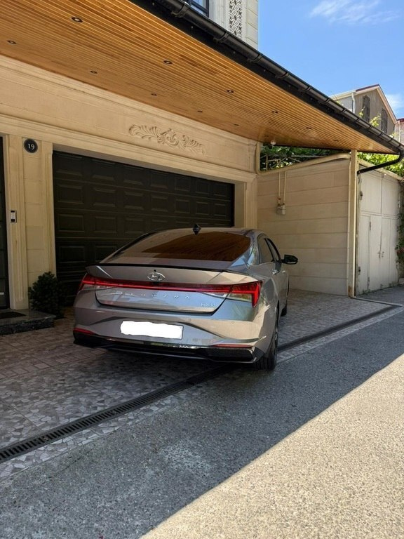 2022 Hyundai Elantra, 1.6L, 79270km - Image 4