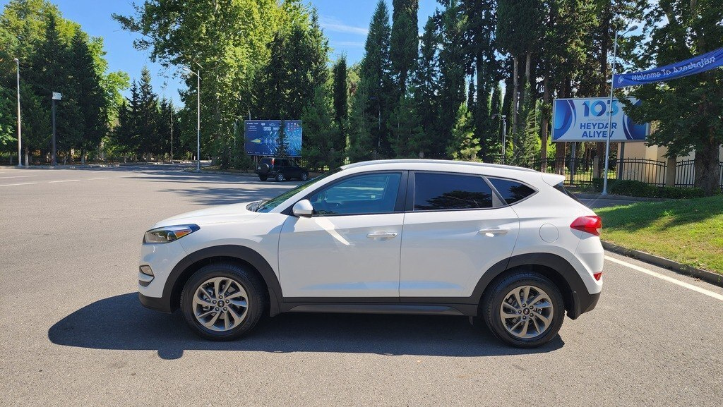 2016 Hyundai Tucson, 2.0L, 145000km - Image 4