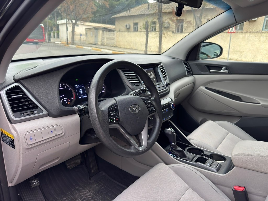 2019 Hyundai Tucson, 2.0L, 219000km - Image 11