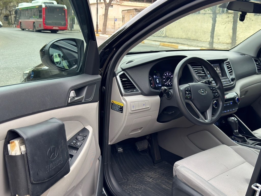 2019 Hyundai Tucson, 2.0L, 219000km - Image 10