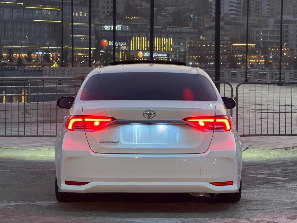 2025 Toyota Corolla, 1.8L, 13000km - Image 2