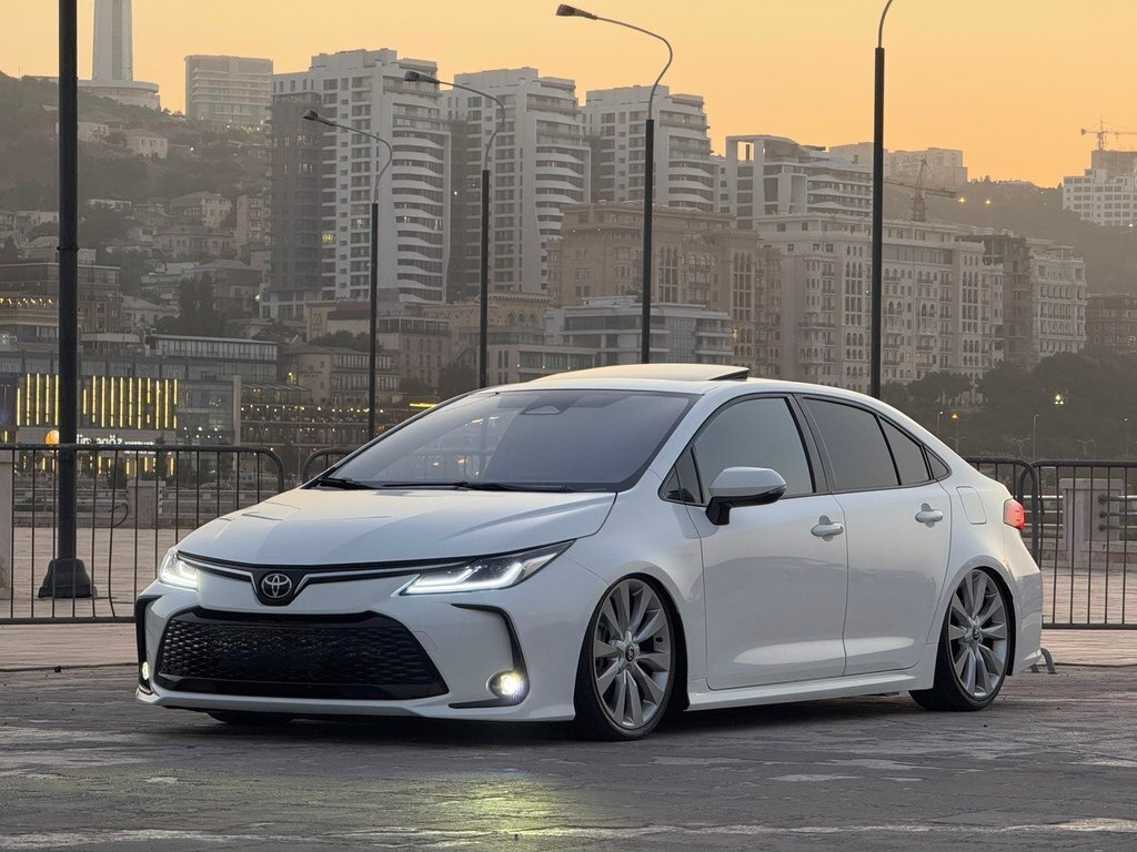 2025 Toyota Corolla, 1.8L, 13000km - Image 3