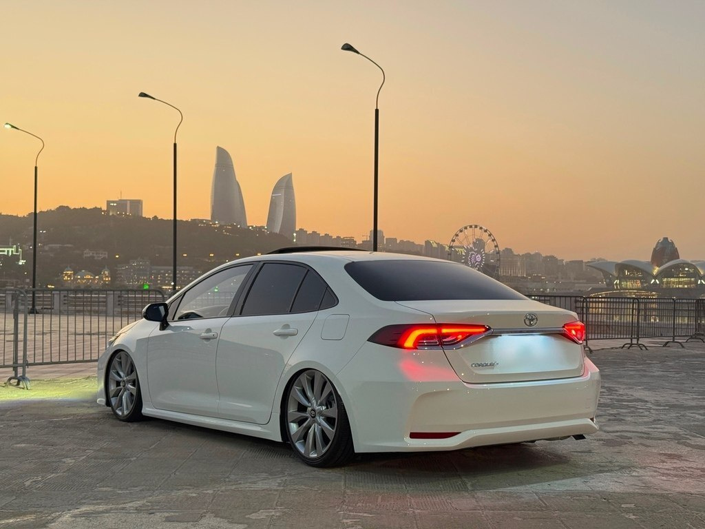 2025 Toyota Corolla, 1.8L, 13000km - Image 6