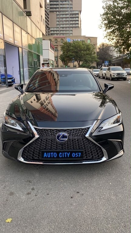 2021 Lexus ES 300h, 2.5L, 109123km - Image 1