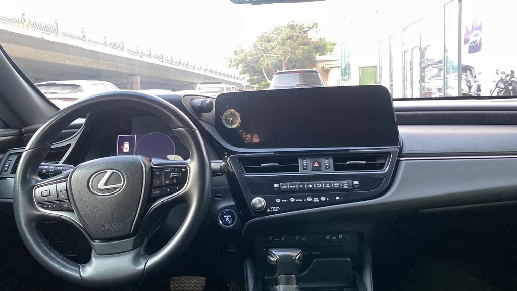 2021 Lexus ES 300h, 2.5L, 109123km - Image 4