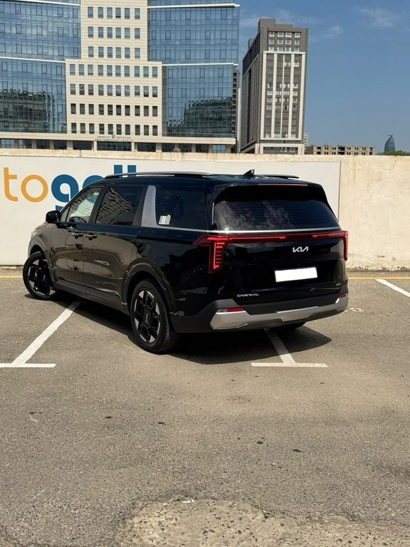 2024 Kia Carnival, 1.6L, 11500km - Image 3