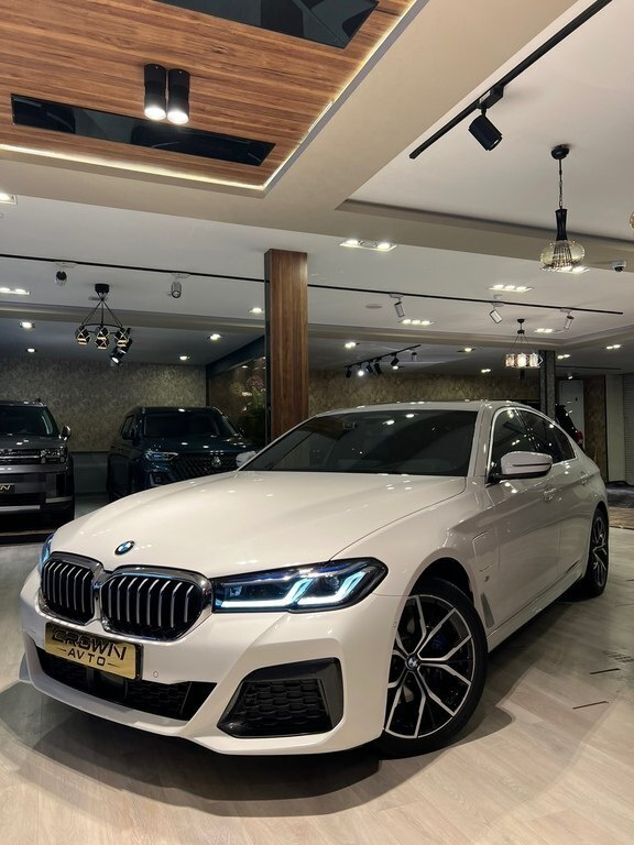 2021 BMW 530e, 2.0L, 116000km - Image 1