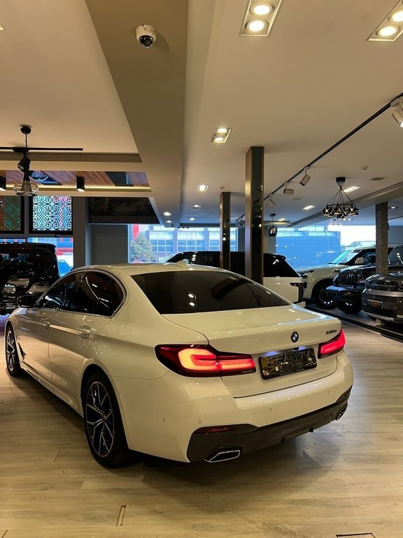 2021 BMW 530e, 2.0L, 116000km - Image 6