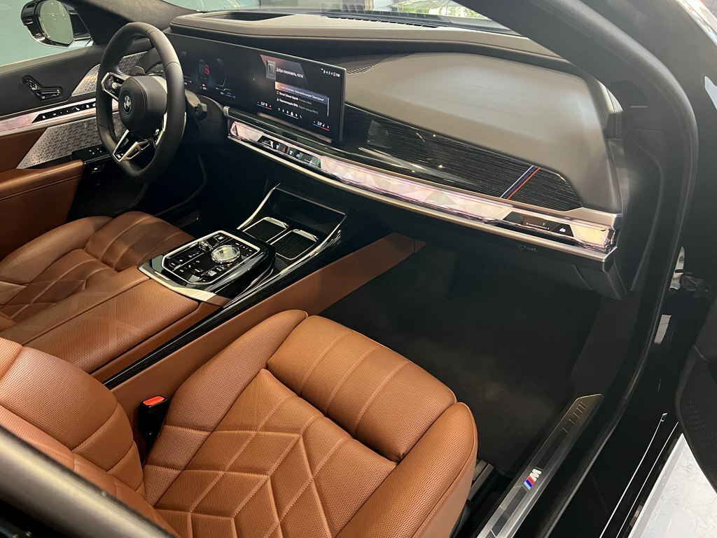 2024 BMW 750e, 3.0L, 32000km - Image 14