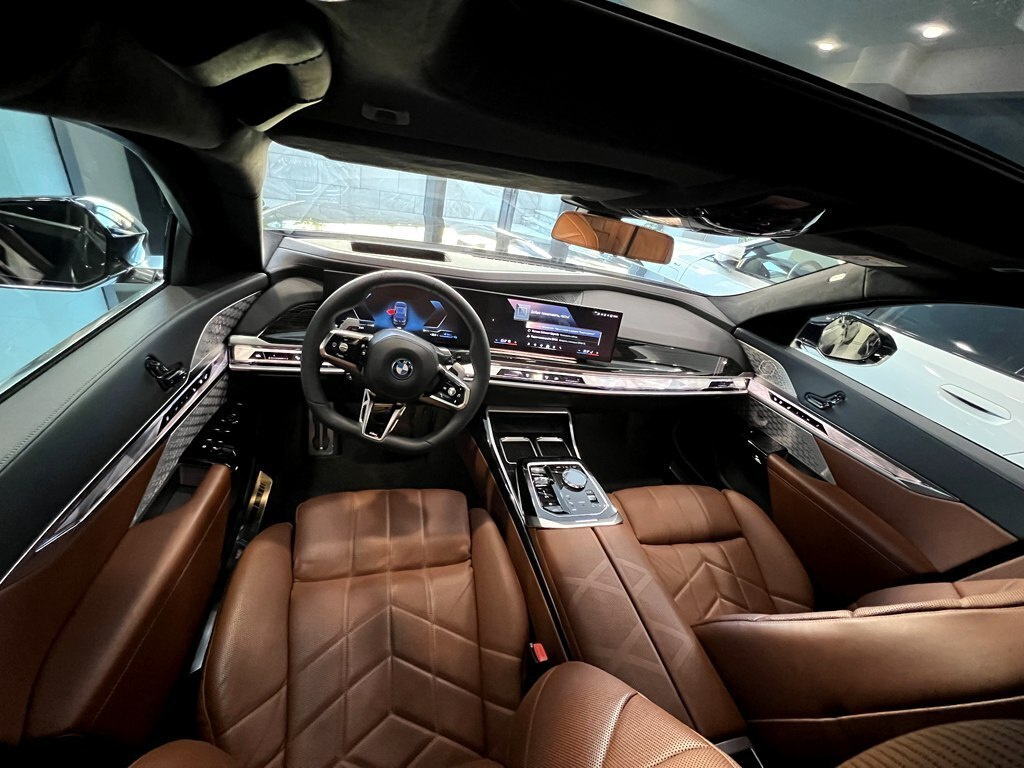2024 BMW 750e, 3.0L, 32000km - Image 10