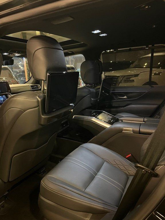 2023 Lexus LX 600, 3.5L, 14000km - Image 14