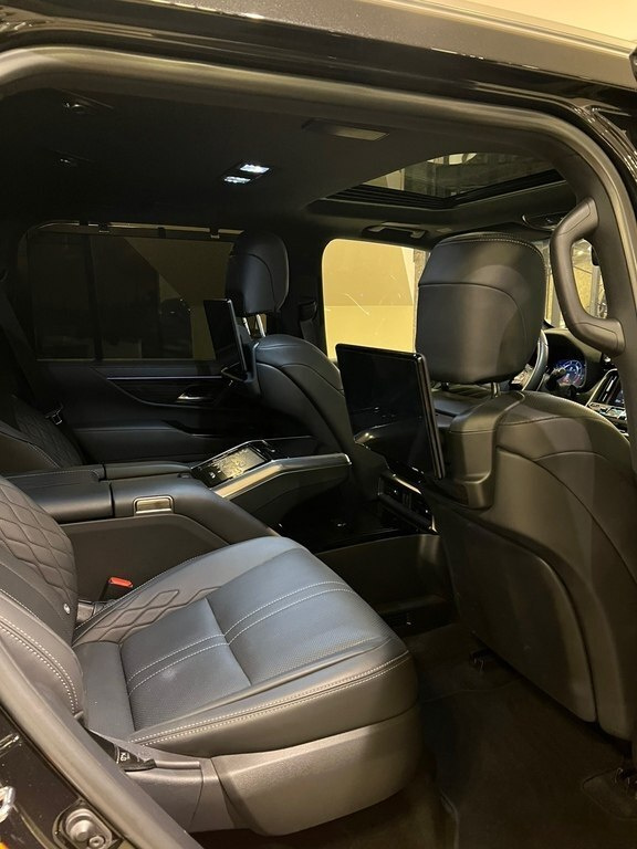 2023 Lexus LX 600, 3.5L, 14000km - Image 15