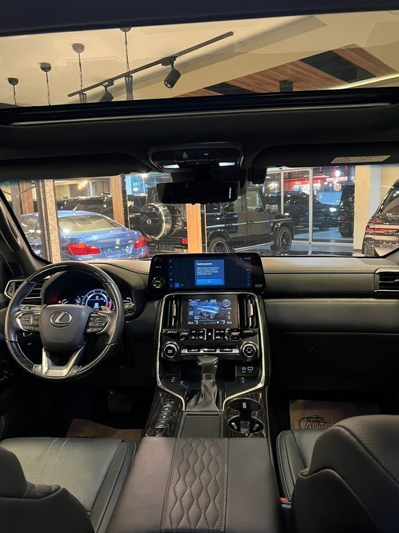 2023 Lexus LX 600, 3.5L, 14000km - Image 8