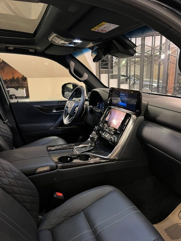 2023 Lexus LX 600, 3.5L, 14000km - Image 10
