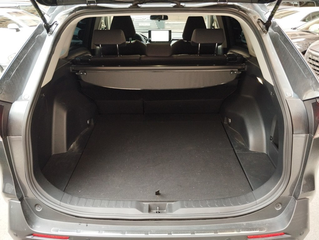2025 Toyota RAV4, 2.5L, 10000km - Image 15