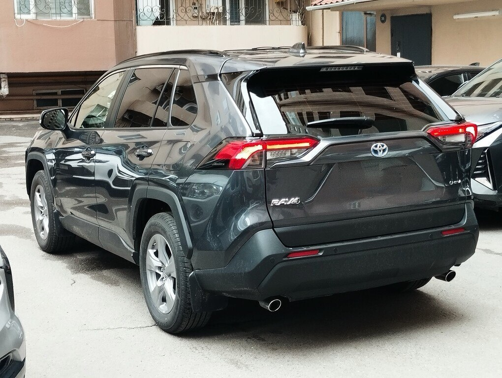 2025 Toyota RAV4, 2.5L, 10000km - Image 3