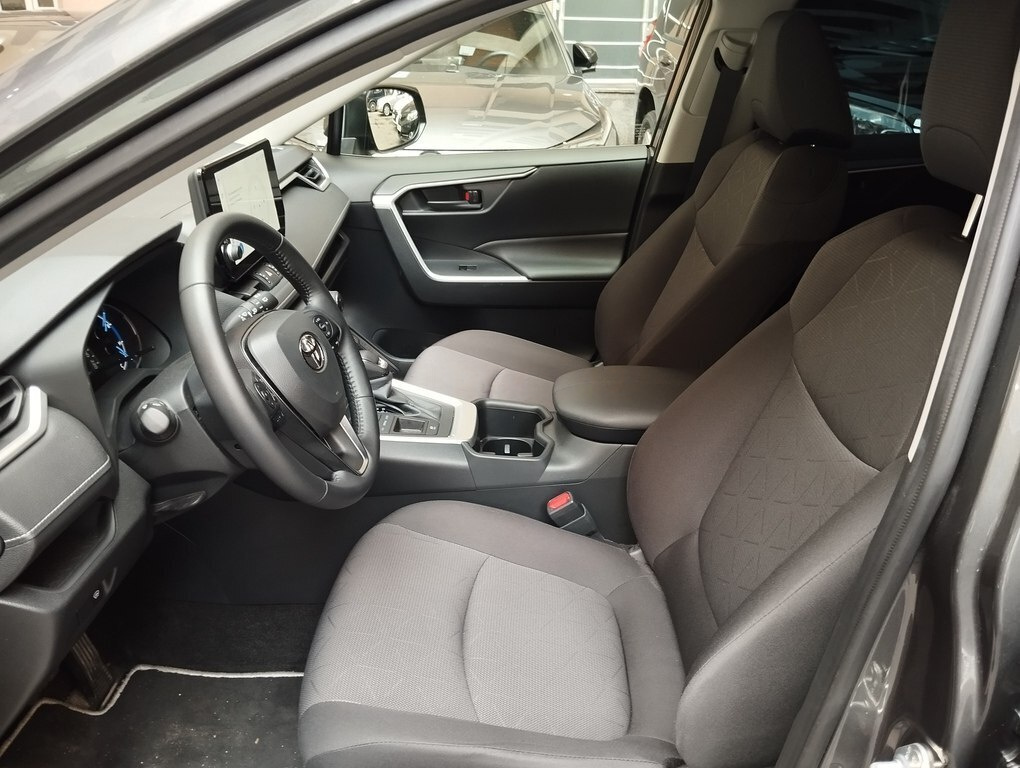 2025 Toyota RAV4, 2.5L, 10000km - Image 10