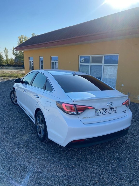 2017 Hyundai Sonata, 2.0L, 128748km - Image 5