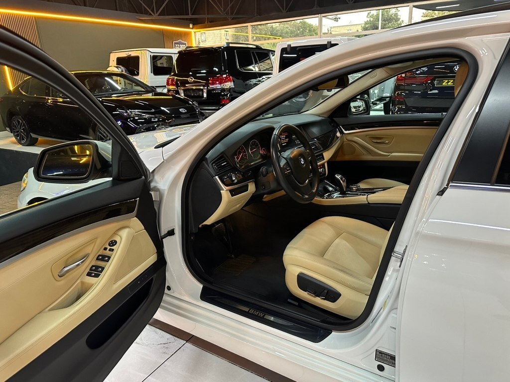 2016 BMW 528, 2.0L, 159600km - Image 13