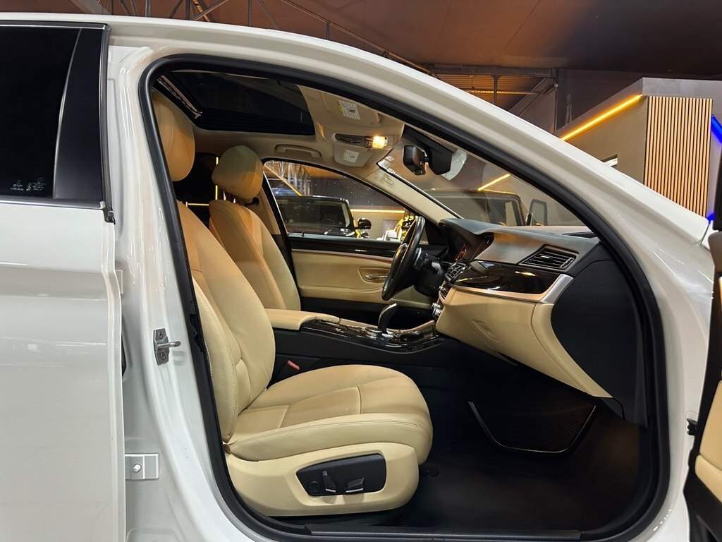 2016 BMW 528, 2.0L, 159600km - Image 18