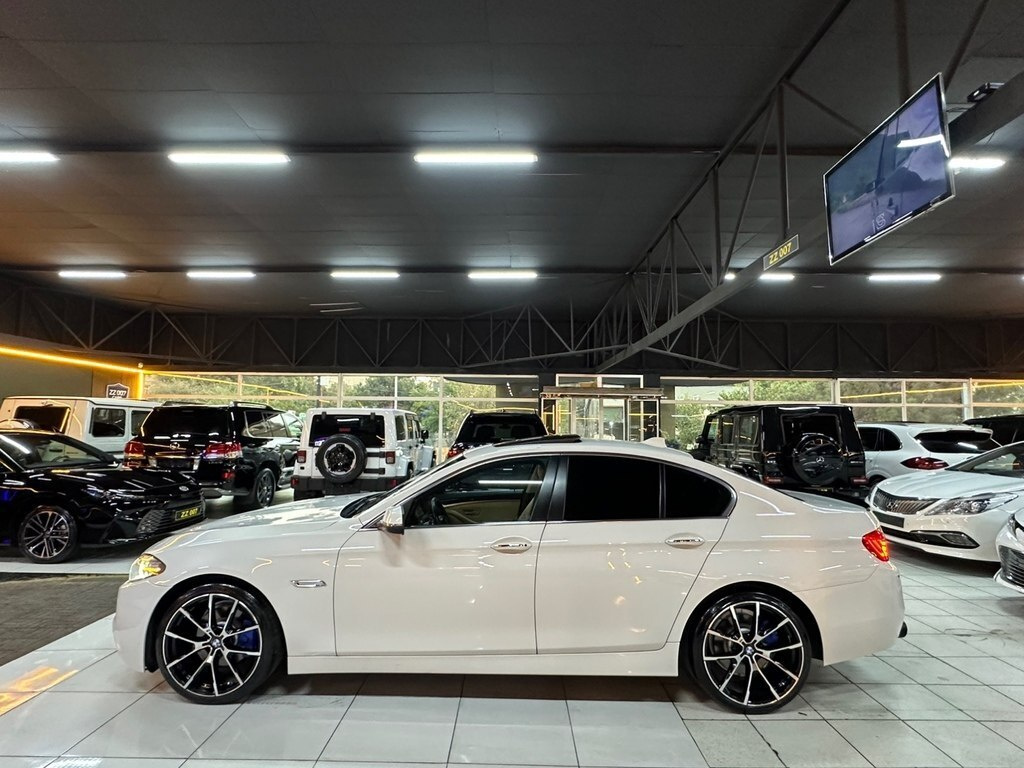 2016 BMW 528, 2.0L, 159600km - Image 9