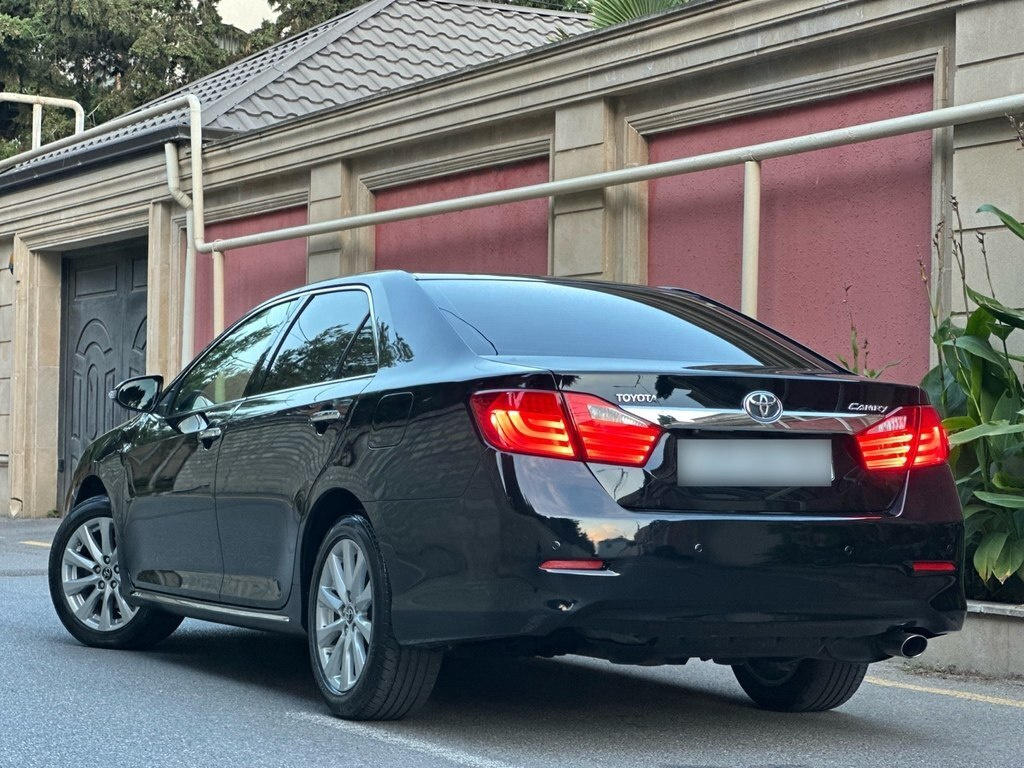 2014 Toyota Camry, 2.5L, 140000km - Image 11