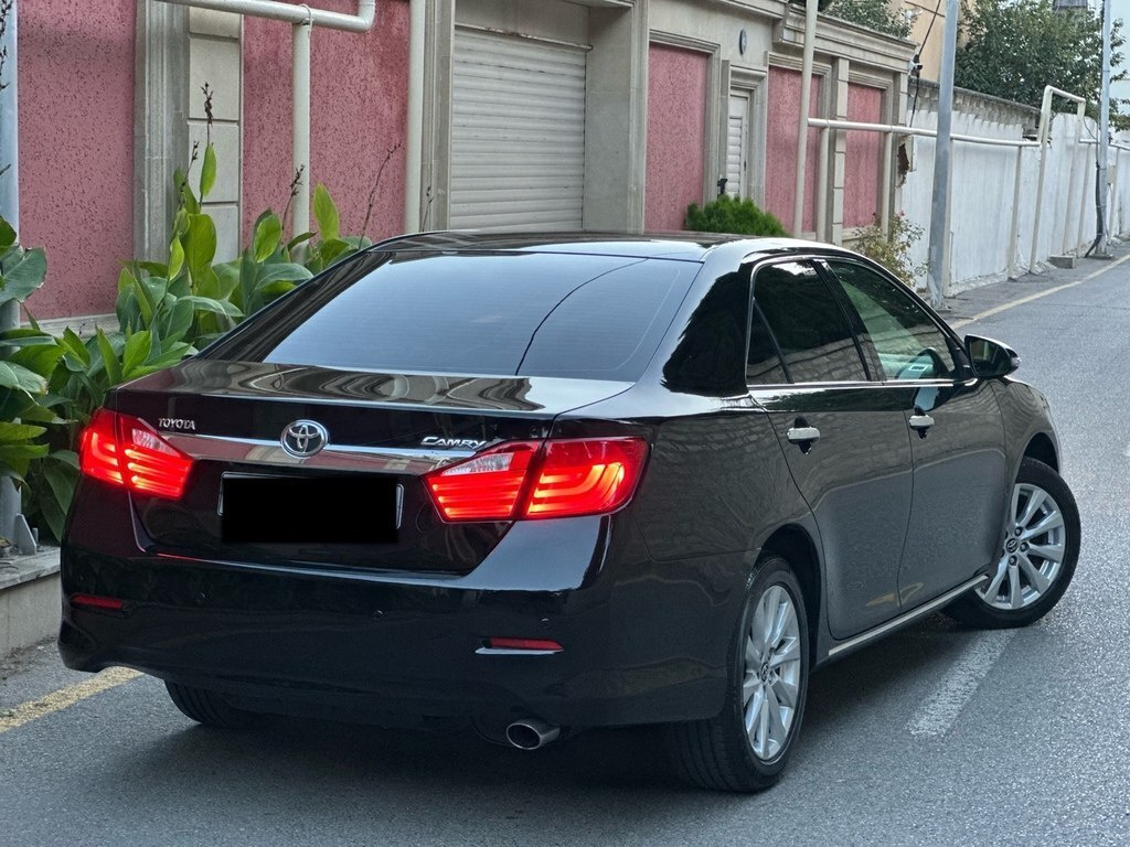 2014 Toyota Camry, 2.5L, 140000km - Image 12
