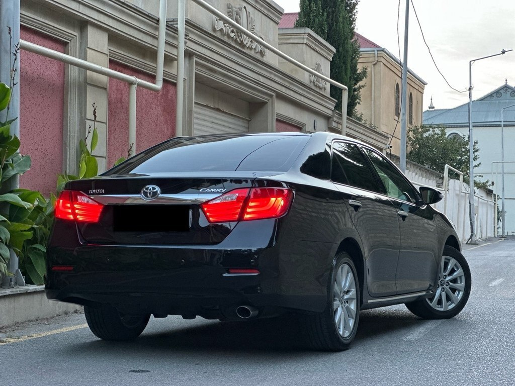 2014 Toyota Camry, 2.5L, 140000km - Image 14
