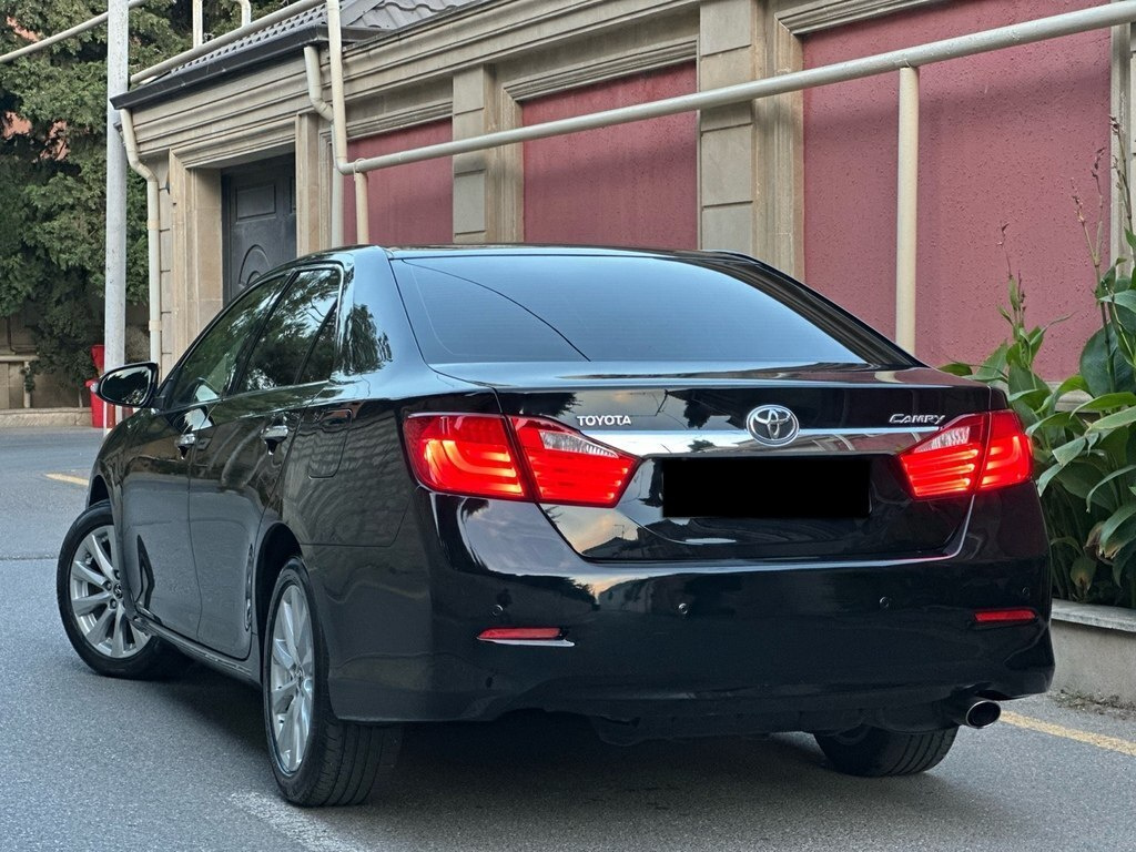 2014 Toyota Camry, 2.5L, 140000km - Image 15