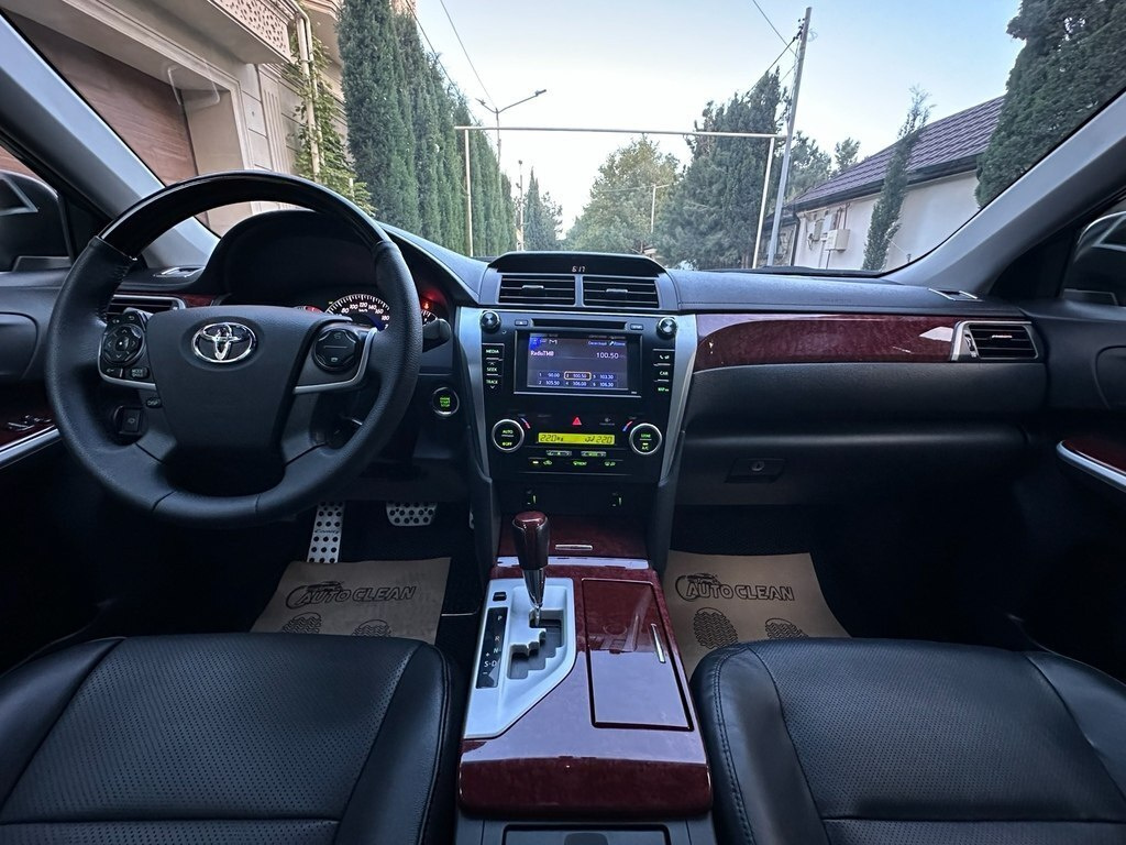 2014 Toyota Camry, 2.5L, 140000km - Image 17