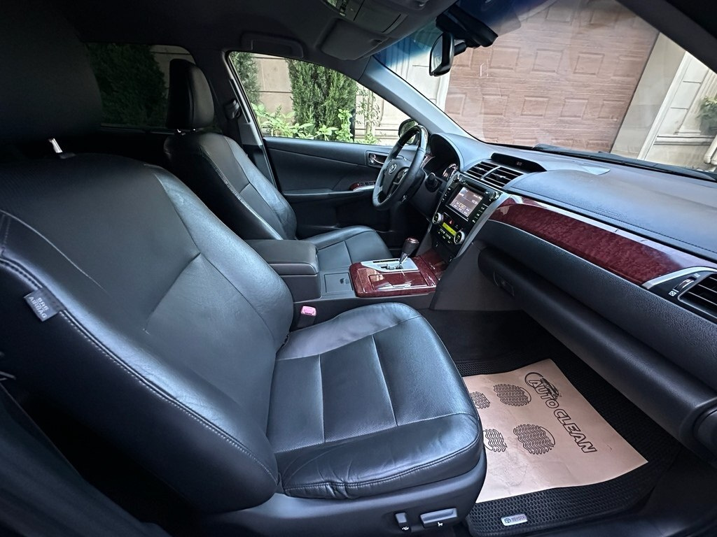 2014 Toyota Camry, 2.5L, 140000km - Image 18