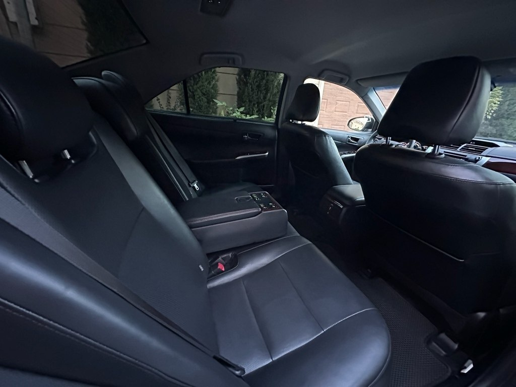 2014 Toyota Camry, 2.5L, 140000km - Image 19