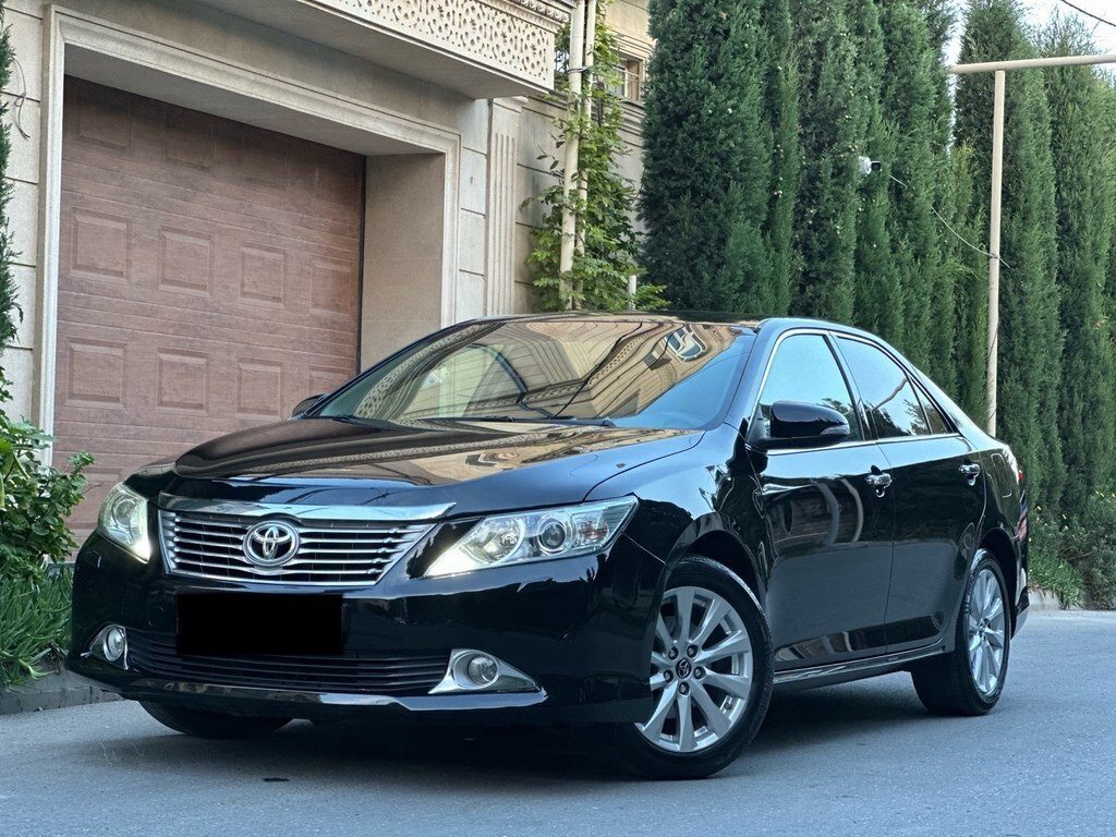 2014 Toyota Camry, 2.5L, 140000km - Image 3