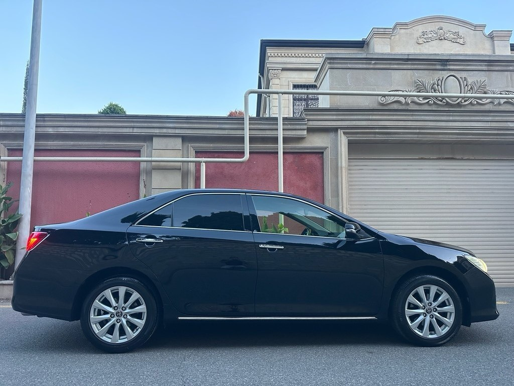 2014 Toyota Camry, 2.5L, 140000km - Image 9