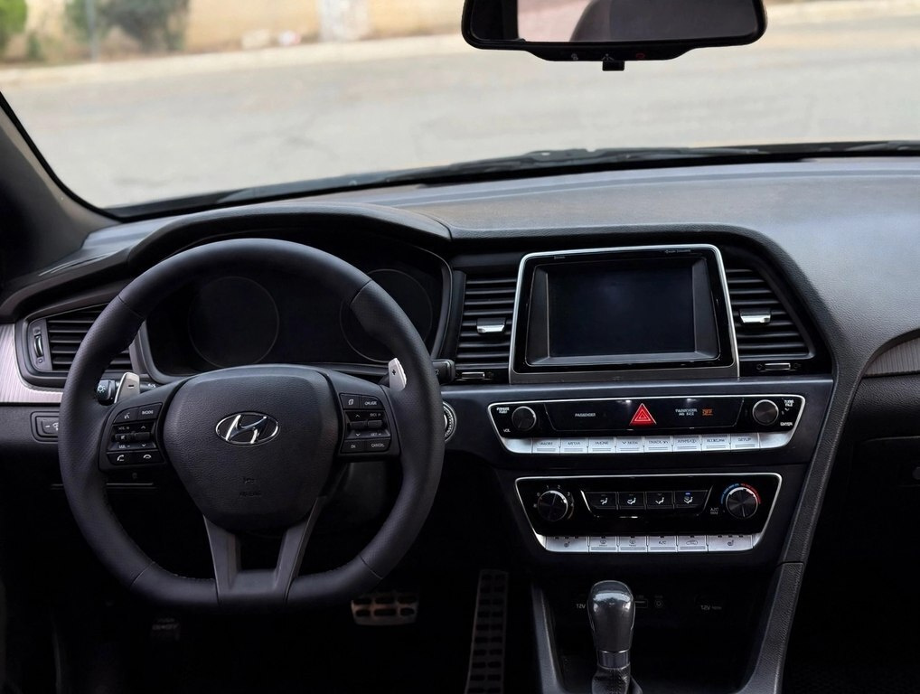 2017 Hyundai Sonata, 2.0L, 176000km - Image 4