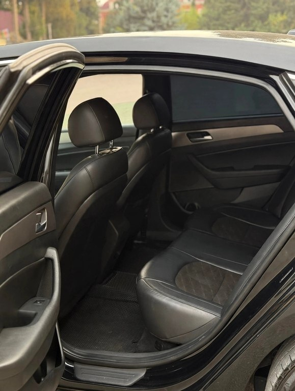 2017 Hyundai Sonata, 2.0L, 176000km - Image 5