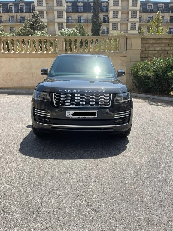 2018 Land Rover Range Rover, 3.0L, 83000km - Image 1