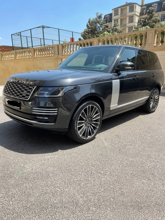 2018 Land Rover Range Rover, 3.0L, 83000km - Image 2