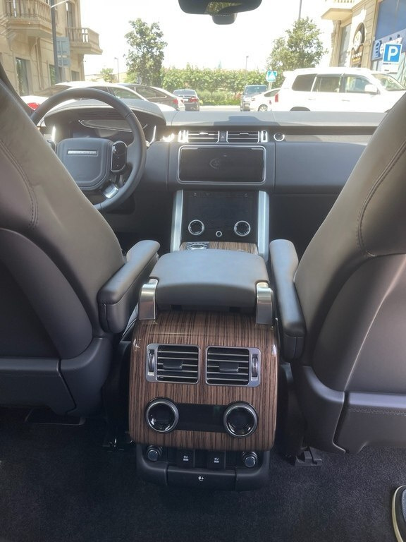 2018 Land Rover Range Rover, 3.0L, 83000km - Image 12