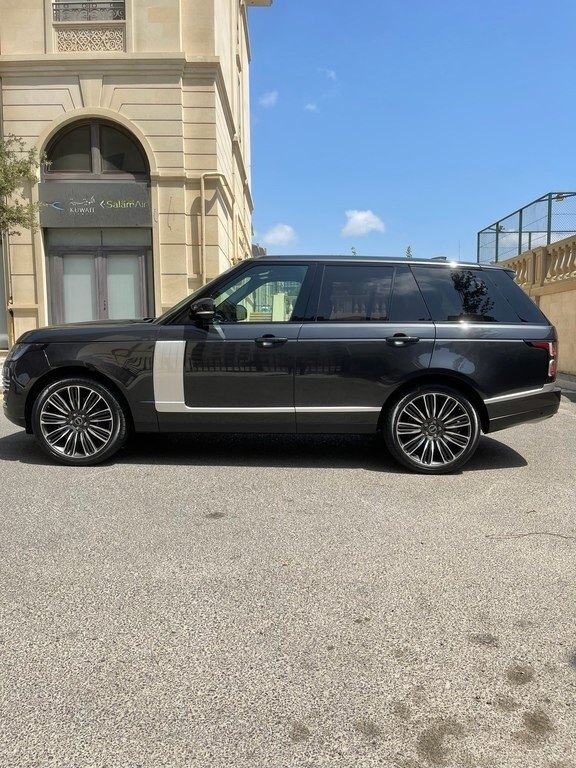 2018 Land Rover Range Rover, 3.0L, 83000km - Image 4