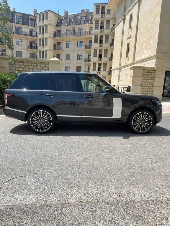 2018 Land Rover Range Rover, 3.0L, 83000km - Image 5