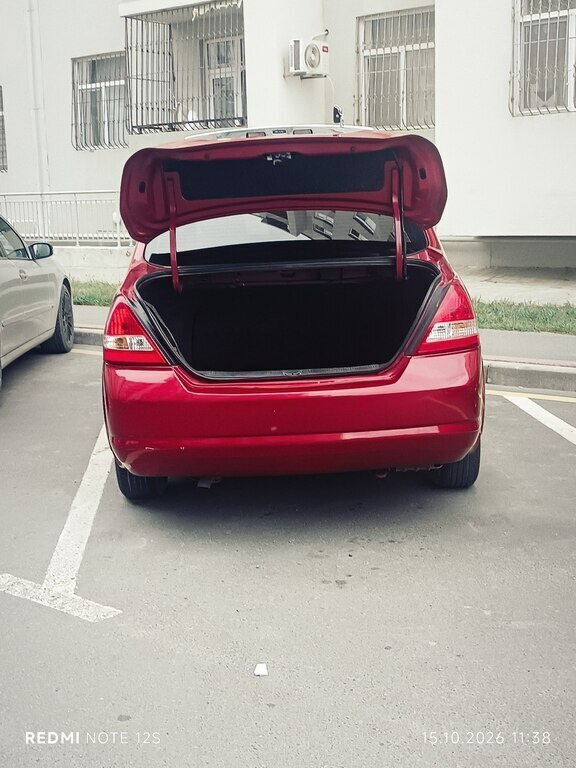 2011 Nissan Versa, 1.8L, 198000km - Image 8