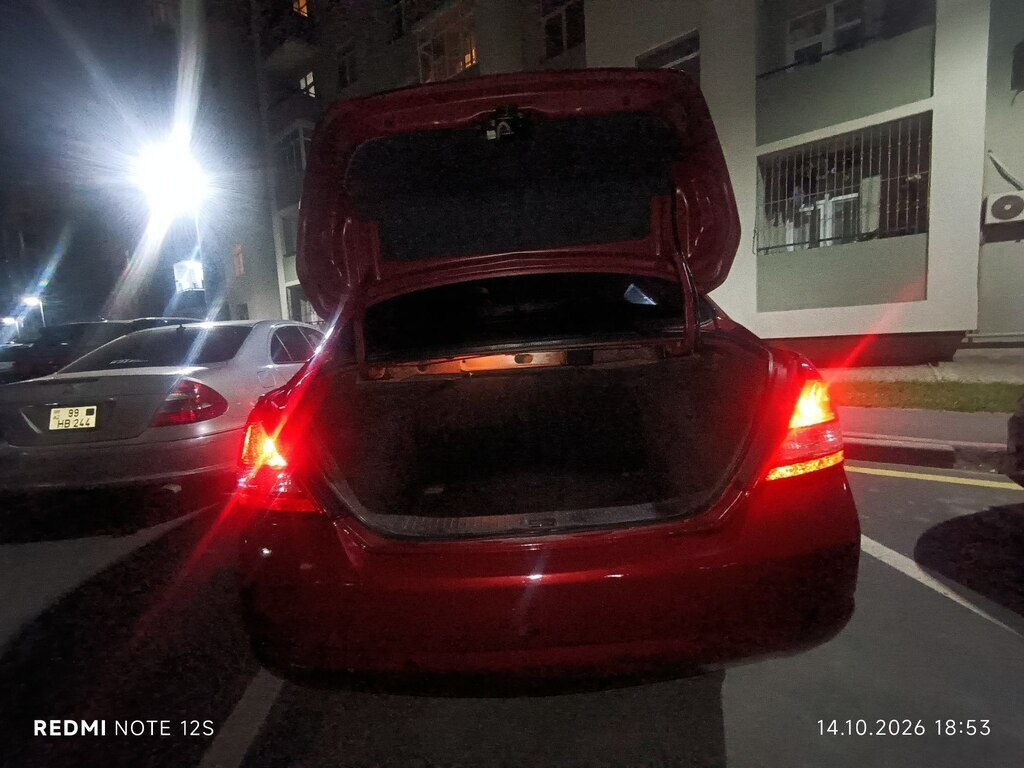 2011 Nissan Versa, 1.8L, 198000km - Image 9
