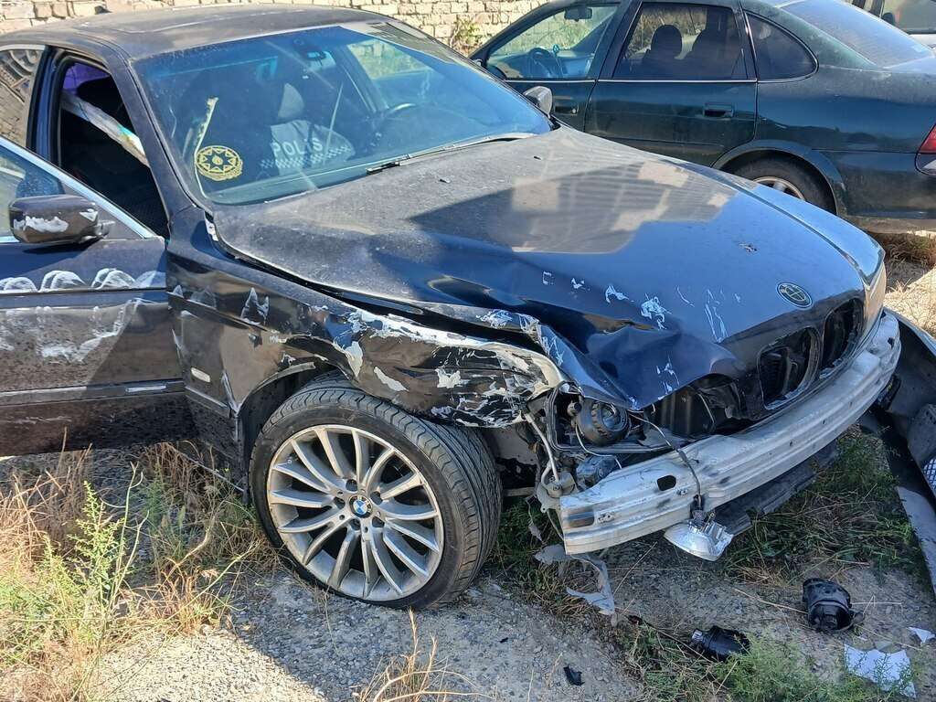 1998 BMW 523, 2.5L, 395000km - Image 1