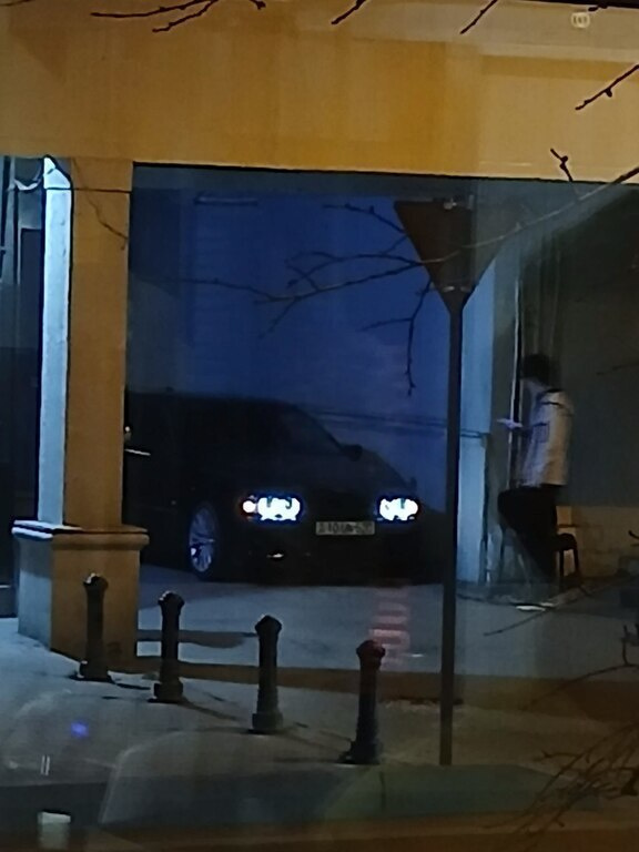 1998 BMW 523, 2.5L, 395000km - Image 2