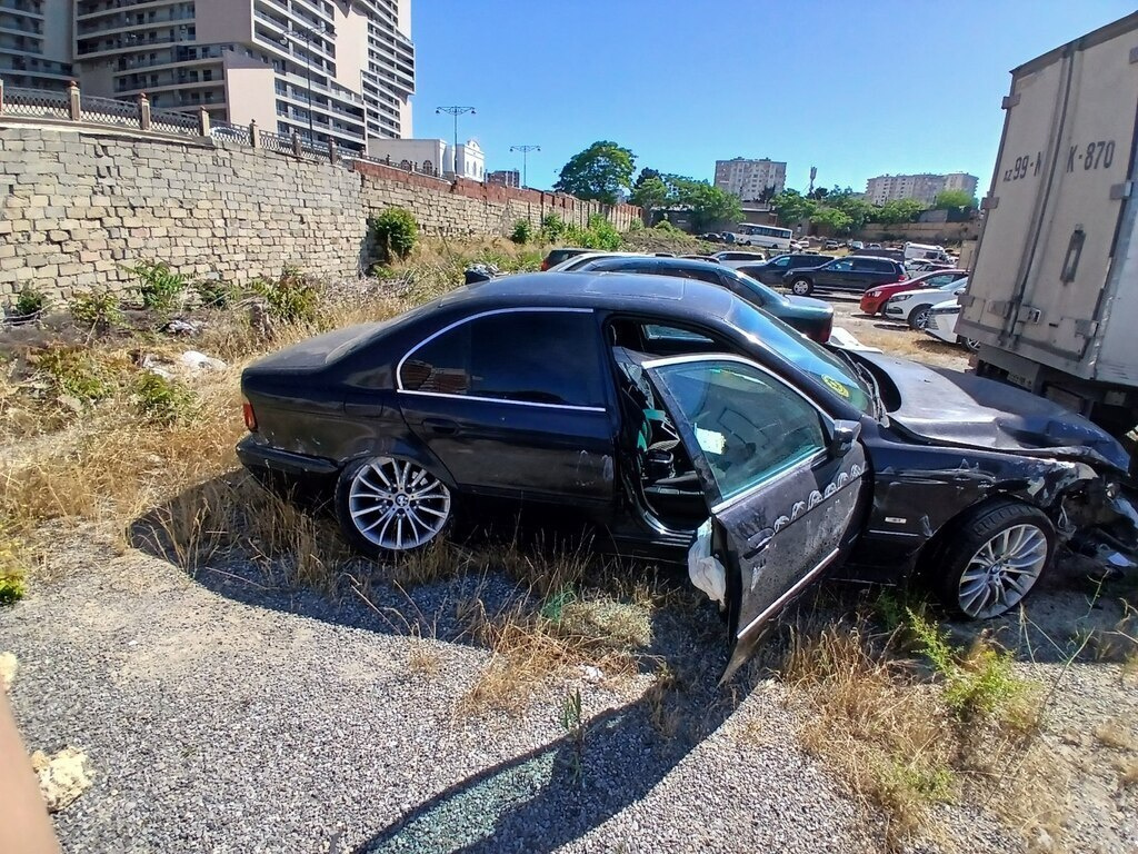 1998 BMW 523, 2.5L, 395000km - Image 3