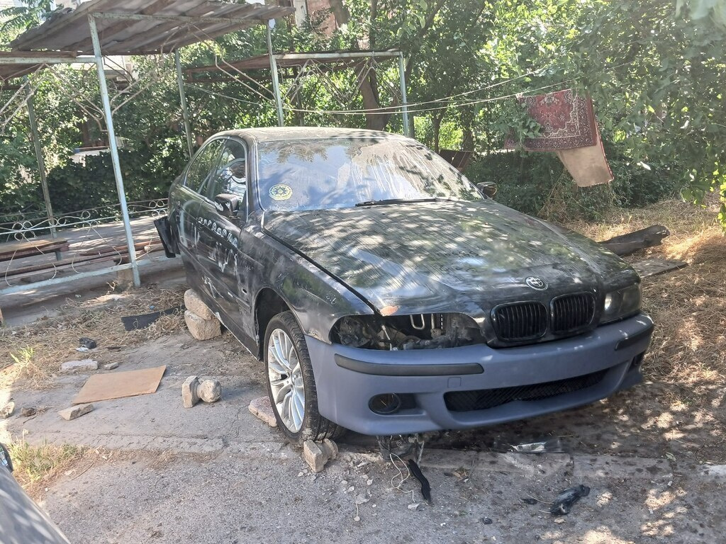 1998 BMW 523, 2.5L, 395000km - Image 5