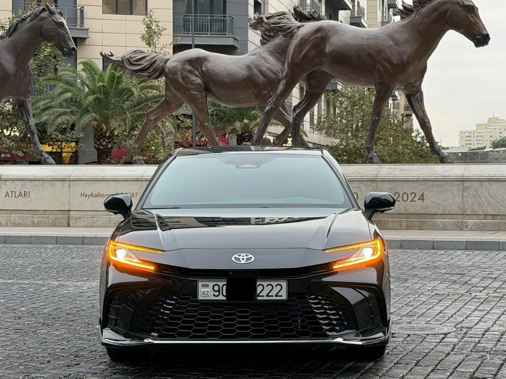 2025 Toyota Camry, 2.0L, 46000km - Image 2