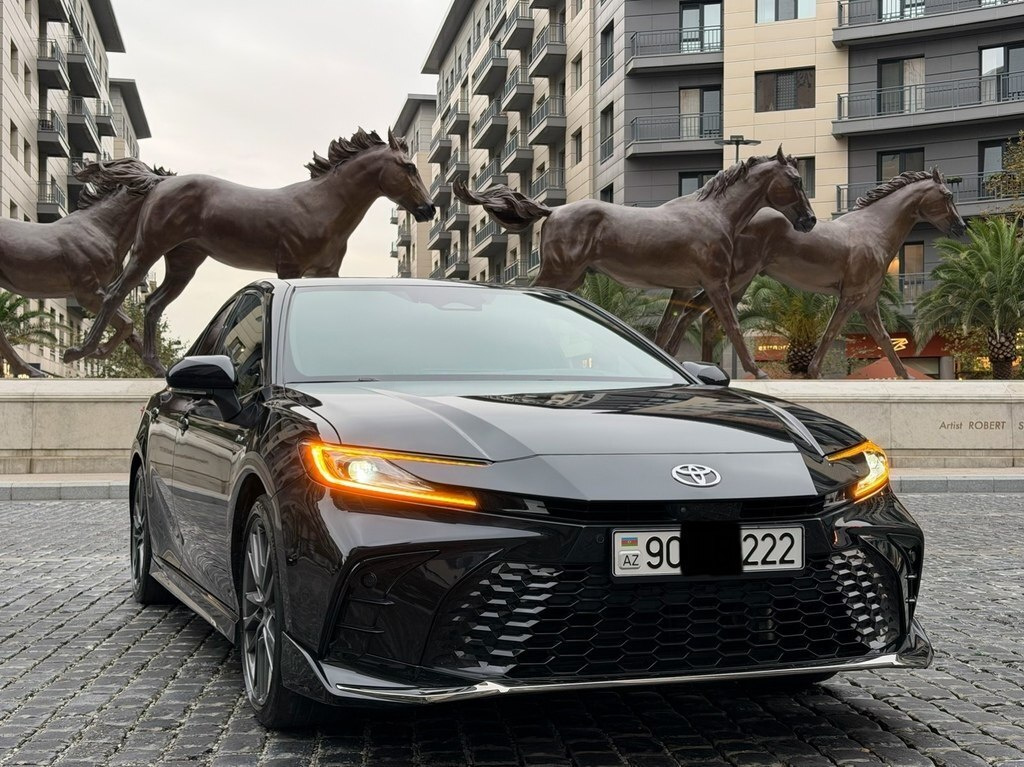 2025 Toyota Camry, 2.0L, 46000km - Image 3